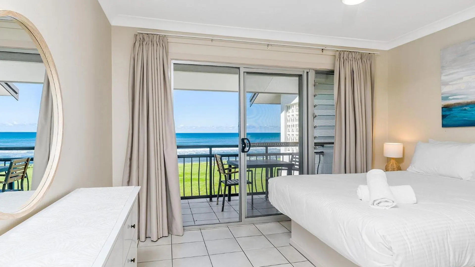 Absolute Beachfront Apartment 2T Lennox Head