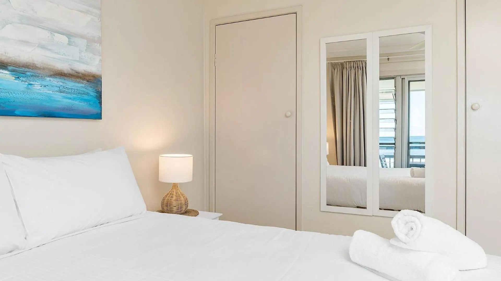 Absolute Beachfront Apartment 2T Lennox Head