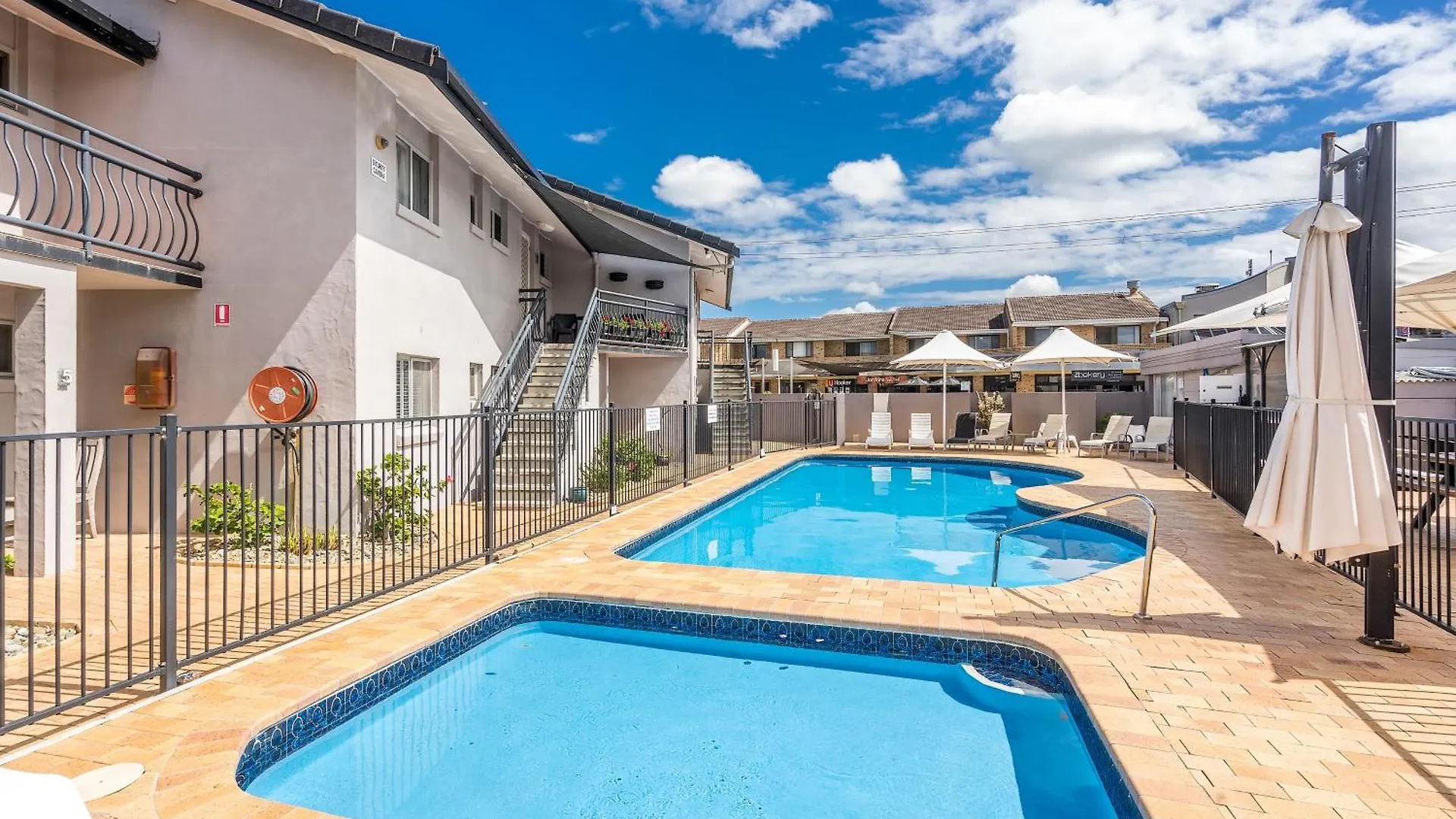 Absolute Beachfront Apartment 2T Lennox Head 0*,
