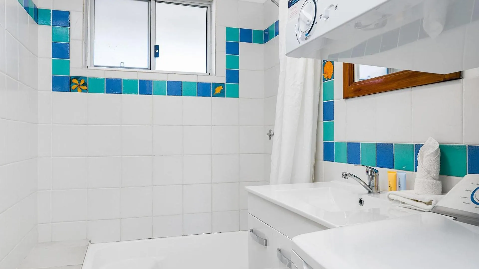 Absolute Beachfront Apartment 2T Lennox Head