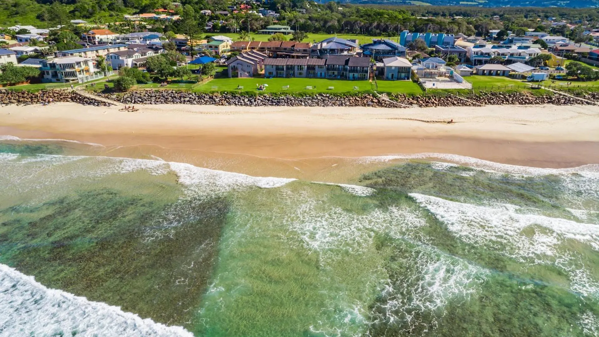 Absolute Beachfront Apartment 2T Lennox Head