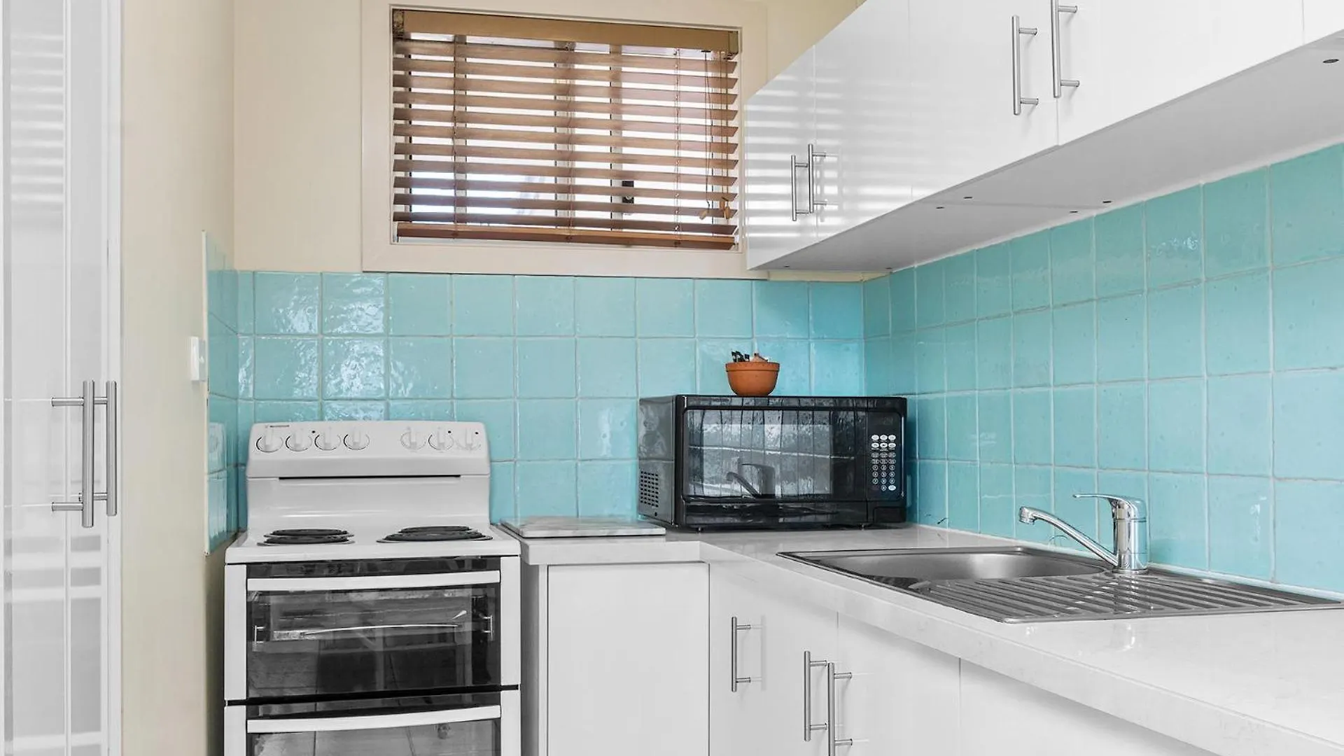 Absolute Beachfront Apartment 2T Lennox Head